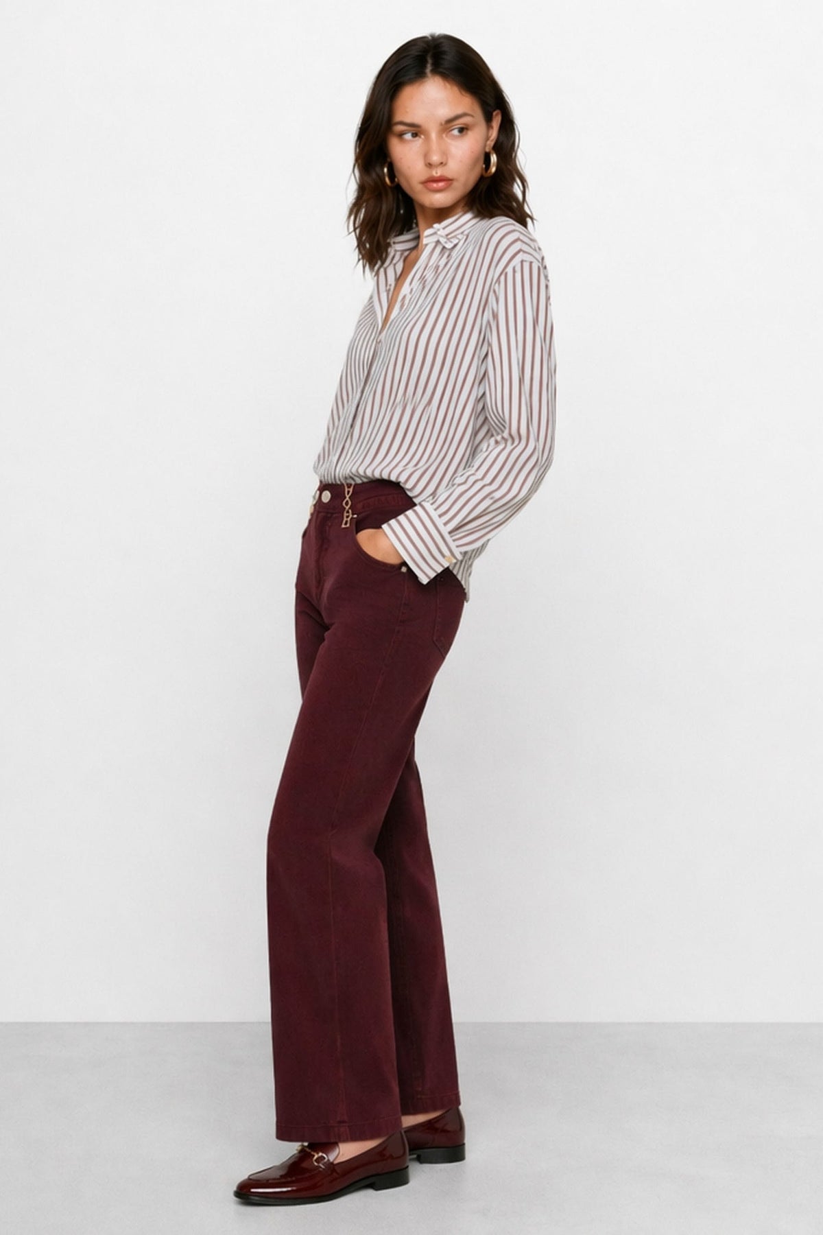 KOCCA Jeans color bordeaux gamba dritta e fibbiette oro