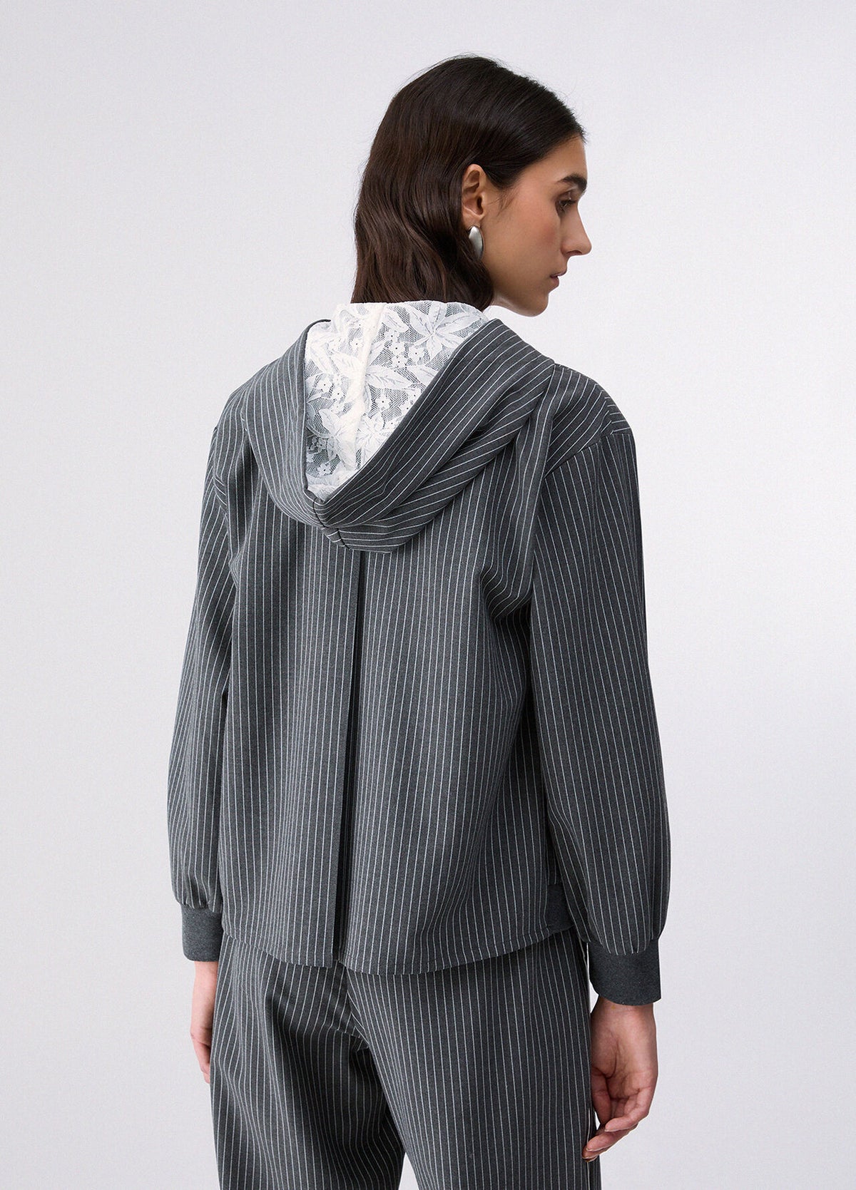LIU JO Giacca gessata con zip, cappuccio e inserto in pizzo