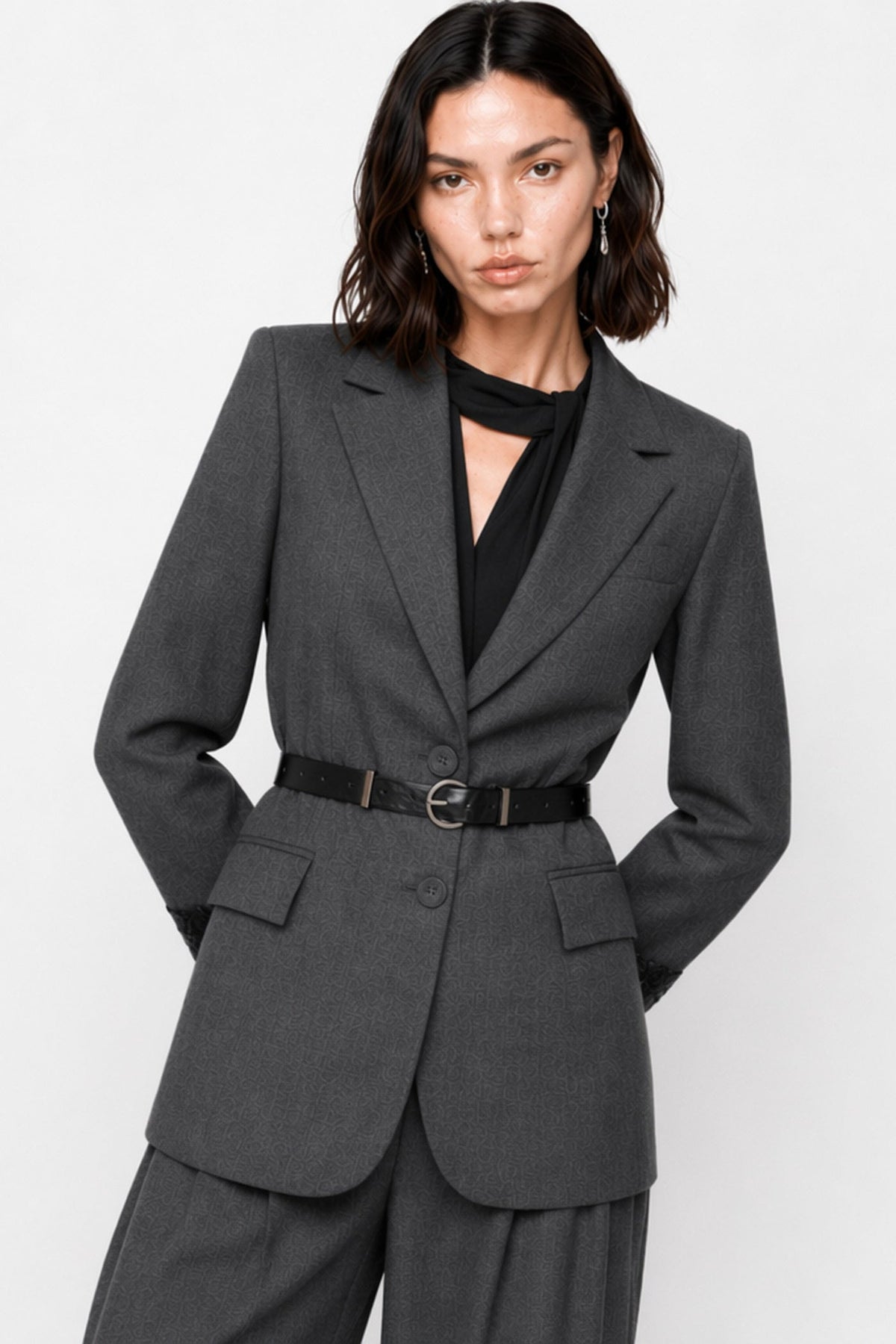 KOCCA Giacca sartoriale con cinta e bordo pizzo sulla manica