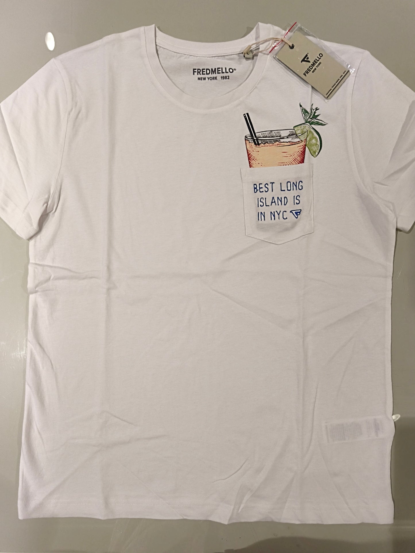 FRED MELLO T-shirt girocollo con taschino ricamato BEST LONG ISLAND IN NYC