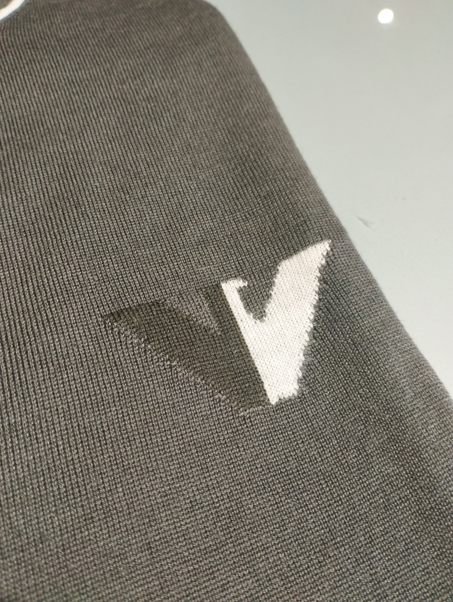 EMPORIO ARMANI Maglione in lana vergine con dettaglio logo jacquard
