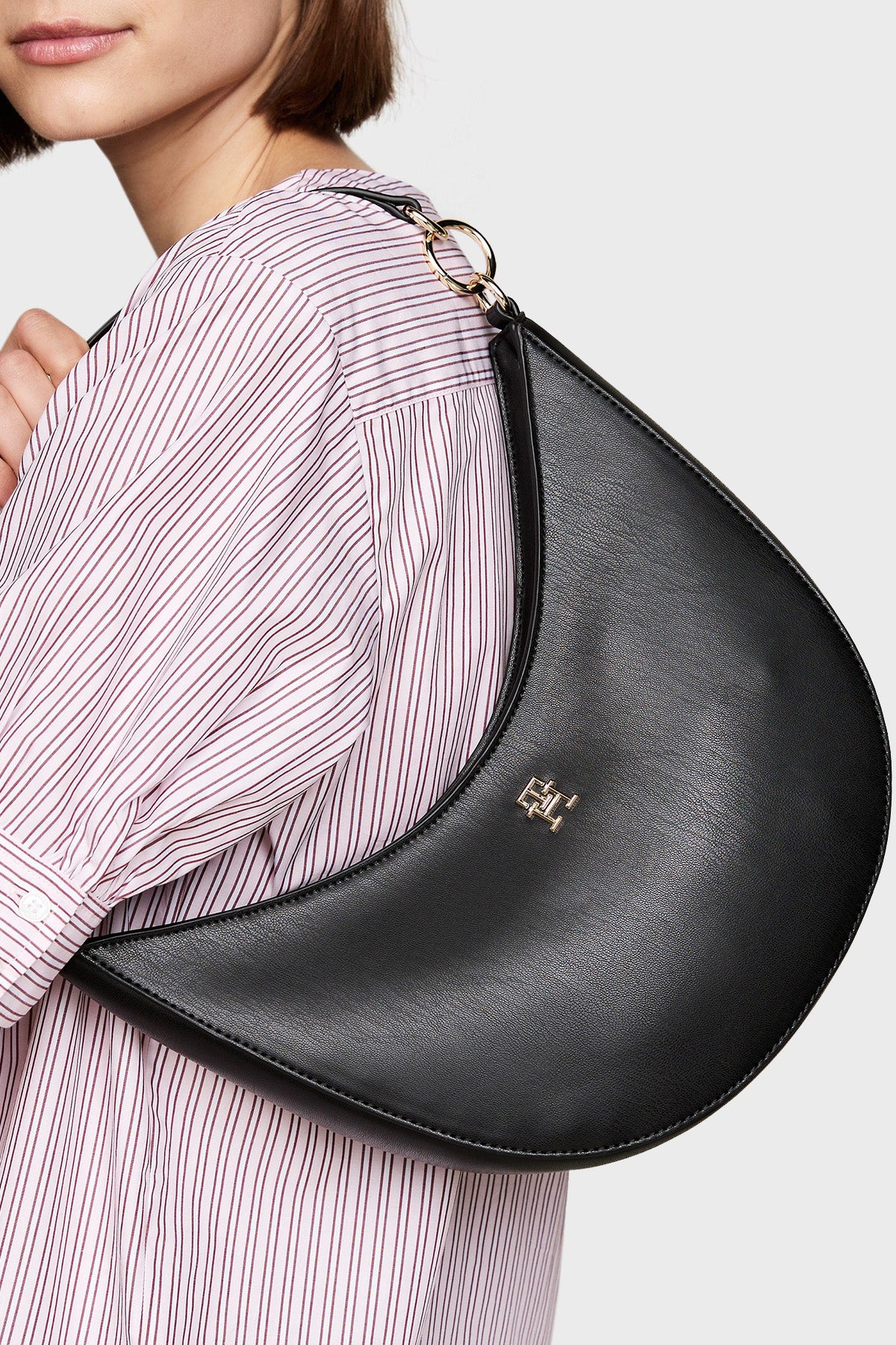 TOMMY HILFIGER Borsa tracolla a mezzaluna in ecopelle liscia con manico e tracolla amovibile